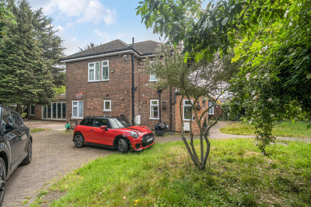 4 bed Detached for rent in London. From Kinleigh Folkard & Hayward - Sales - Lee