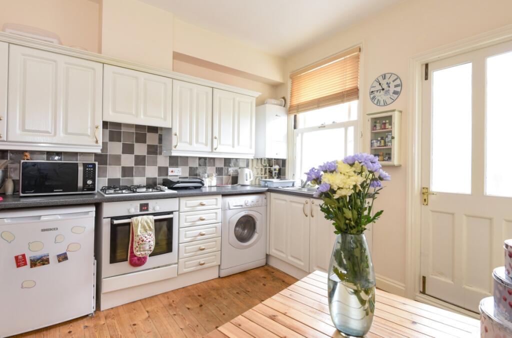 1 bed 1st Floor Flat for rent in Lewisham. From Kinleigh Folkard & Hayward - Sales - Lee
