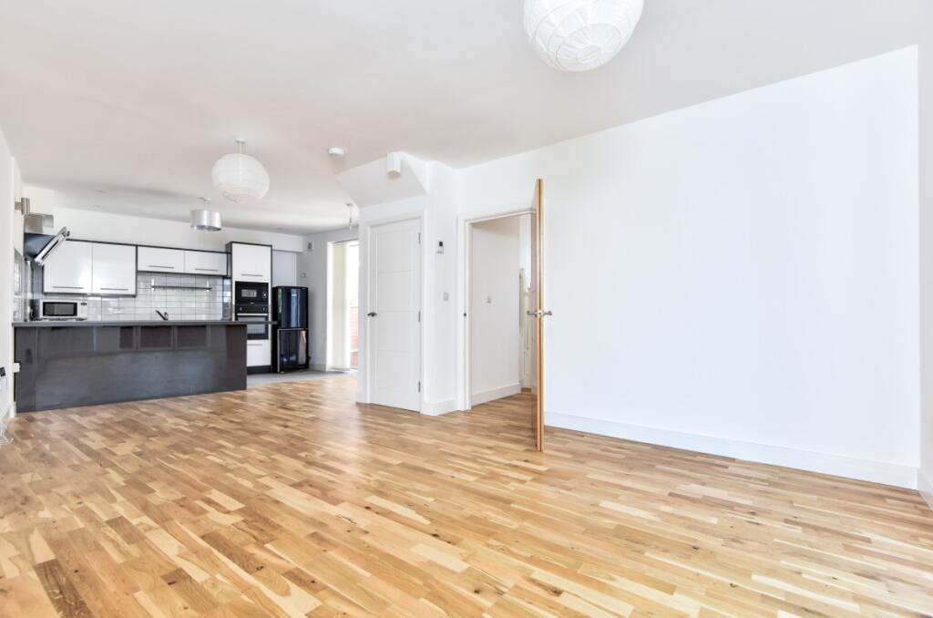 4 bed Detached for rent in Lewisham. From Kinleigh Folkard & Hayward - Sales - Lee 4 bed Detached for rent in Lewisham. From Kinleigh Folkard & Hayward - Sales - Lee
