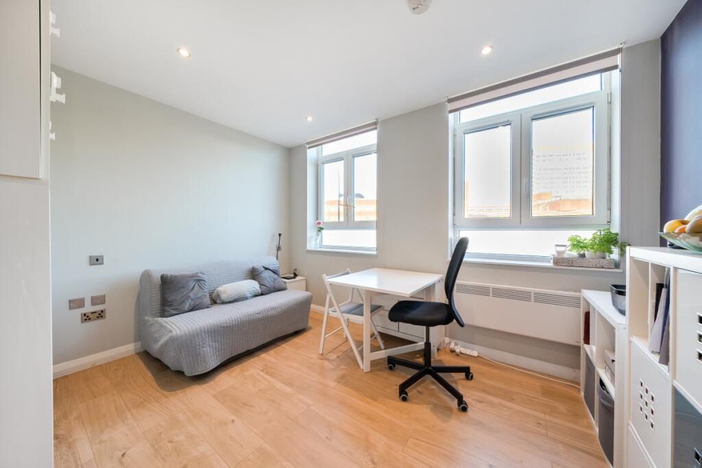 4 bed 1st Floor Flat for rent in Lewisham. From Kinleigh Folkard & Hayward - Sales - Lee