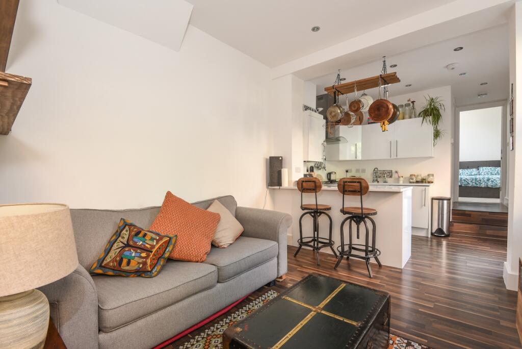 1 bed 1st Floor Flat for rent in London. From Kinleigh Folkard & Hayward - Sales - Lee