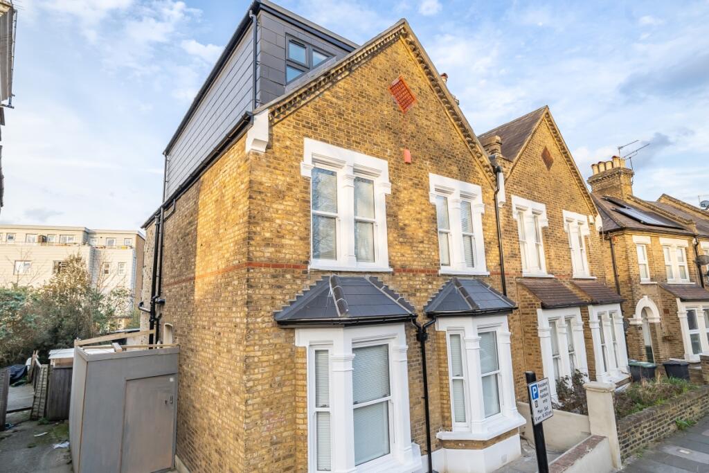4 bed 1st Floor Flat for rent in Lewisham. From Kinleigh Folkard & Hayward - Sales - Lee