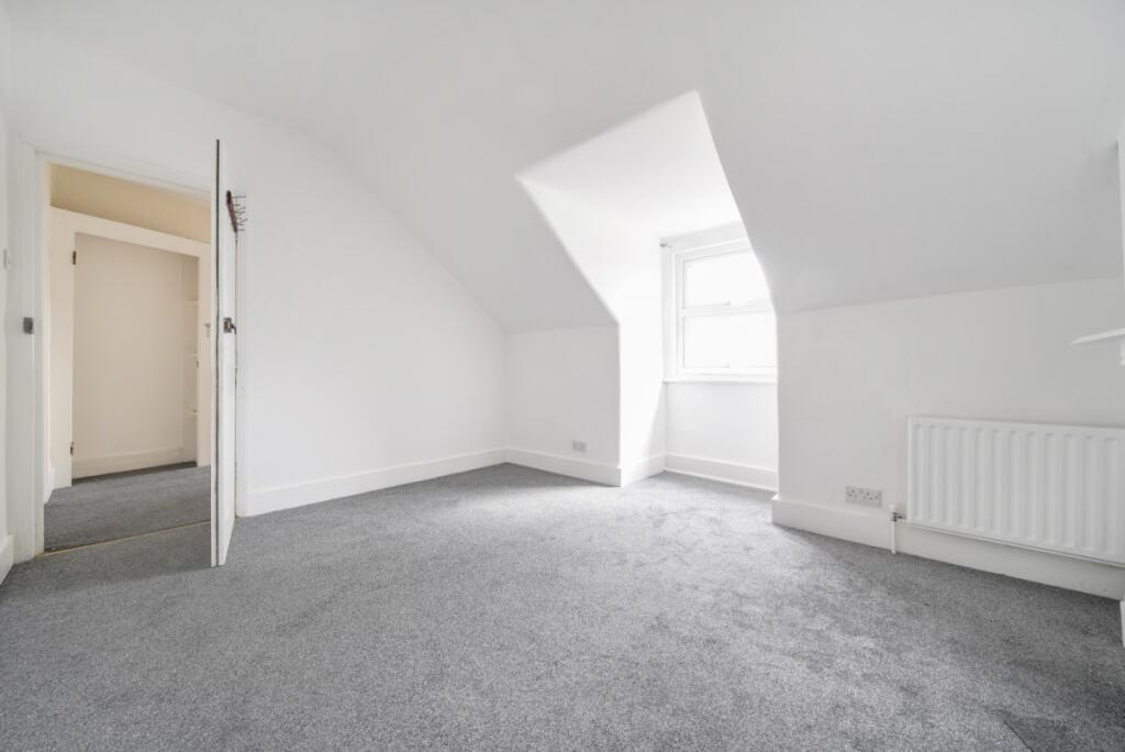4 bed 1st Floor Flat for rent in Lewisham. From Kinleigh Folkard & Hayward - Sales - Lee