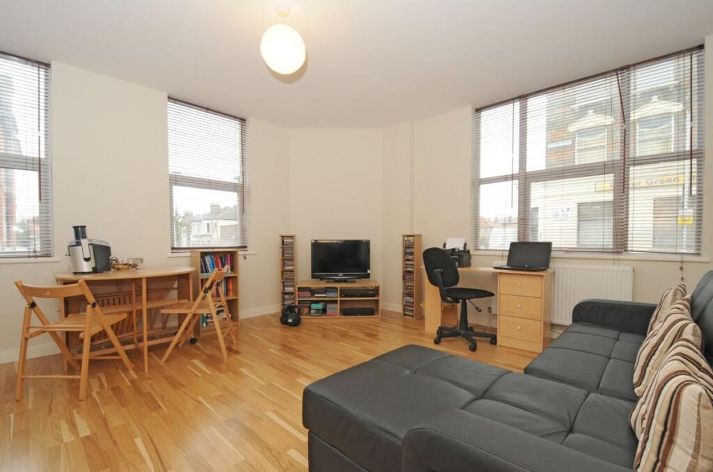 1 bed 1st Floor Flat for rent in Lewisham. From Kinleigh Folkard & Hayward - Sales - Lee 1 bed 1st Floor Flat for rent in Lewisham. From Kinleigh Folkard & Hayward - Sales - Lee