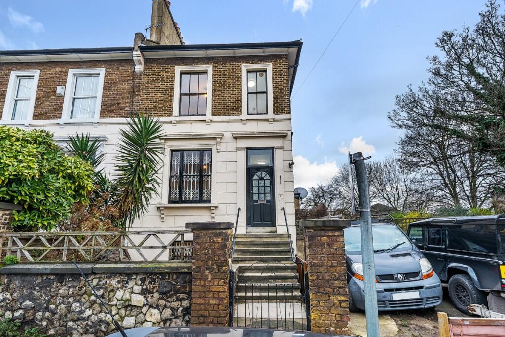 4 bed 1st Floor Flat for rent in Lewisham. From Kinleigh Folkard & Hayward - Sales - Lee