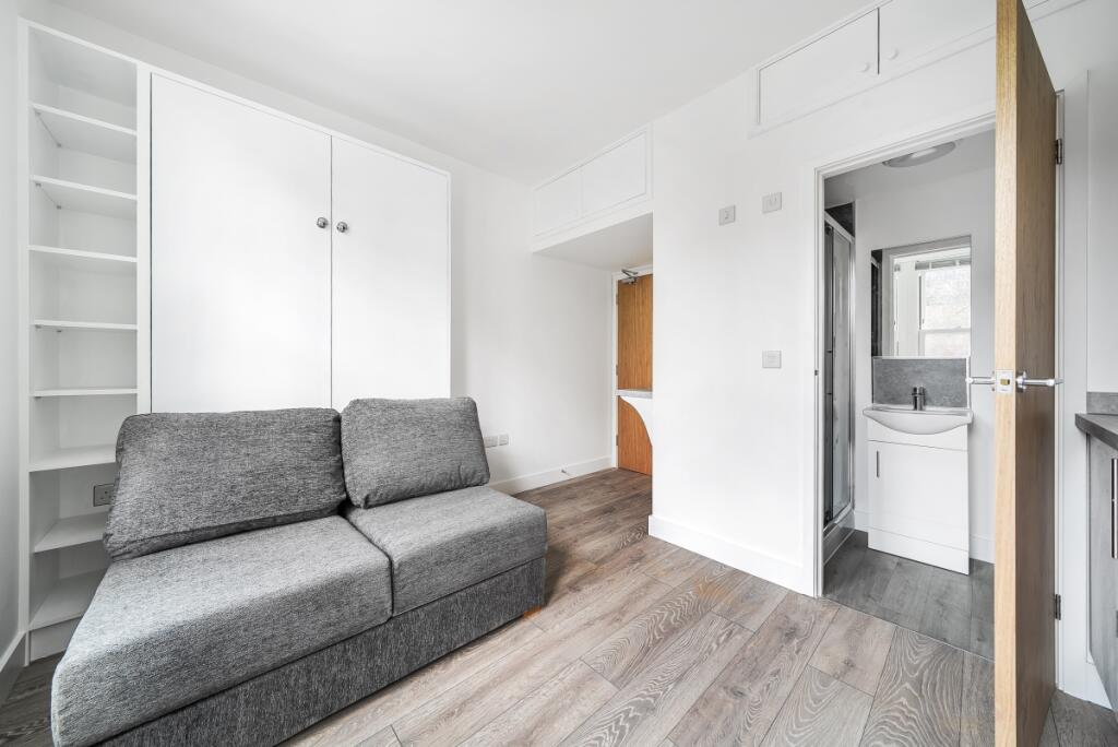 4 bed 1st Floor Flat for rent in London. From Kinleigh Folkard & Hayward - Sales - Lee