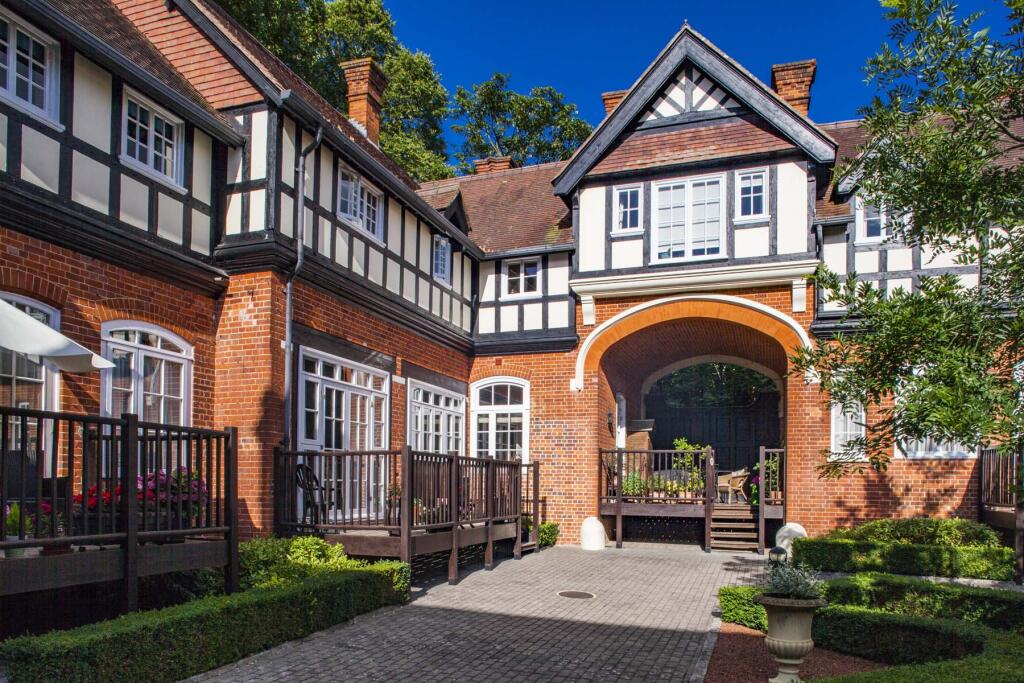 2 bed Mid Terraced House for rent in Goring. From Warmingham & Co - Goring-on-Thames