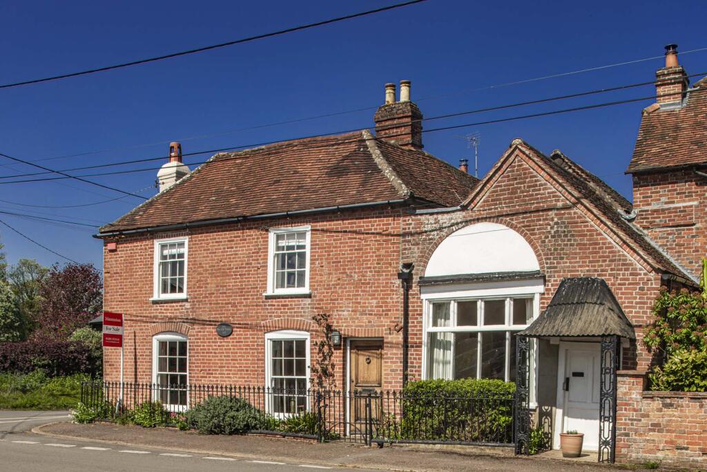 4 bed Chalet type for rent in Ashampstead. From Warmingham & Co - Goring-on-Thames