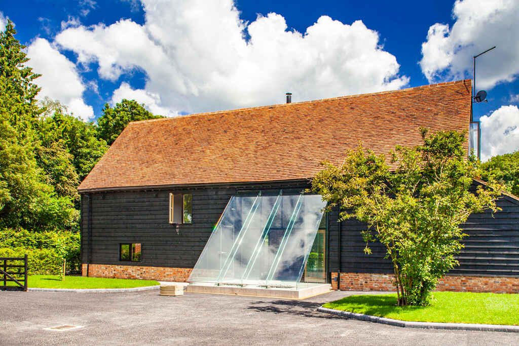 5 bed Detached for rent in Upper Basildon. From Warmingham & Co - Goring-on-Thames 5 bed Detached for rent in Upper Basildon. From Warmingham & Co - Goring-on-Thames