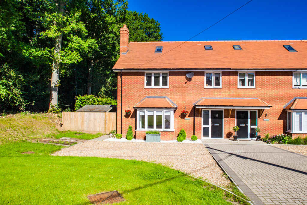 5 bed Semi Detached for rent in Woodcote. From Warmingham & Co - Goring-on-Thames 5 bed Semi Detached for rent in Woodcote. From Warmingham & Co - Goring-on-Thames