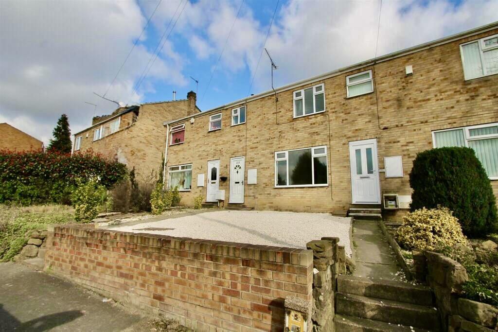 3 bed Town House for rent in Carlton. From Armitage Residential - Barnsley