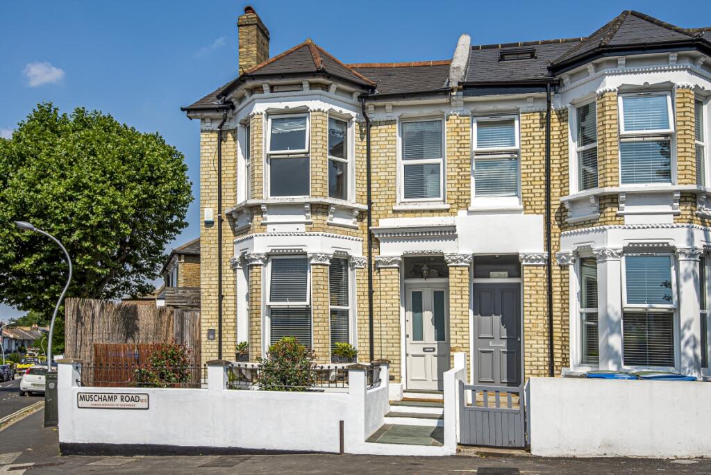 4 bed Detached House for rent in Camberwell. From Kinleigh Folkard & Hayward