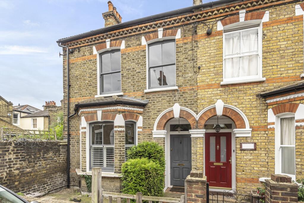 3 bed Detached House for rent in Camberwell. From Kinleigh Folkard & Hayward