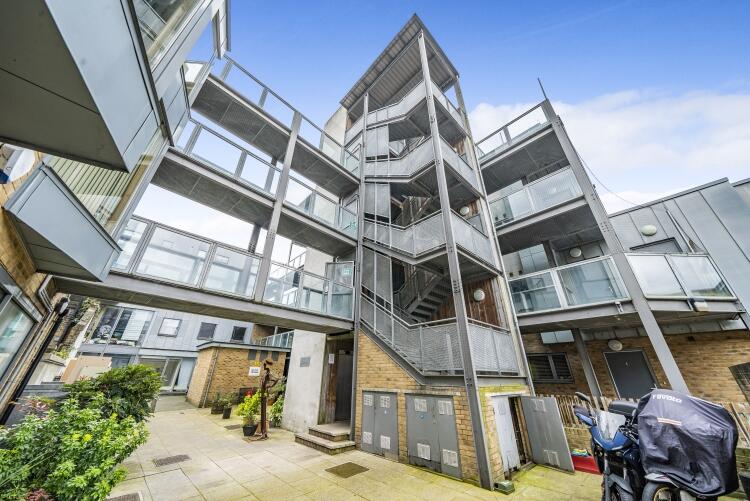 2 bed Apartment for rent in Deptford. From Kinleigh Folkard & Hayward