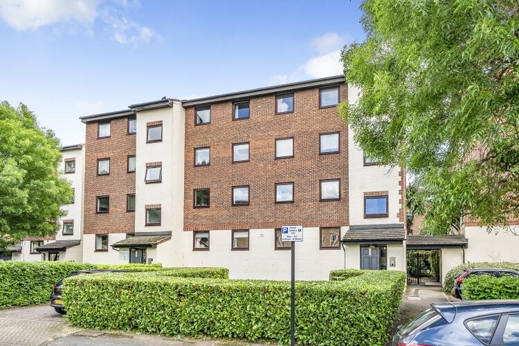 2 bed Apartment for rent in Camberwell. From Kinleigh Folkard & Hayward