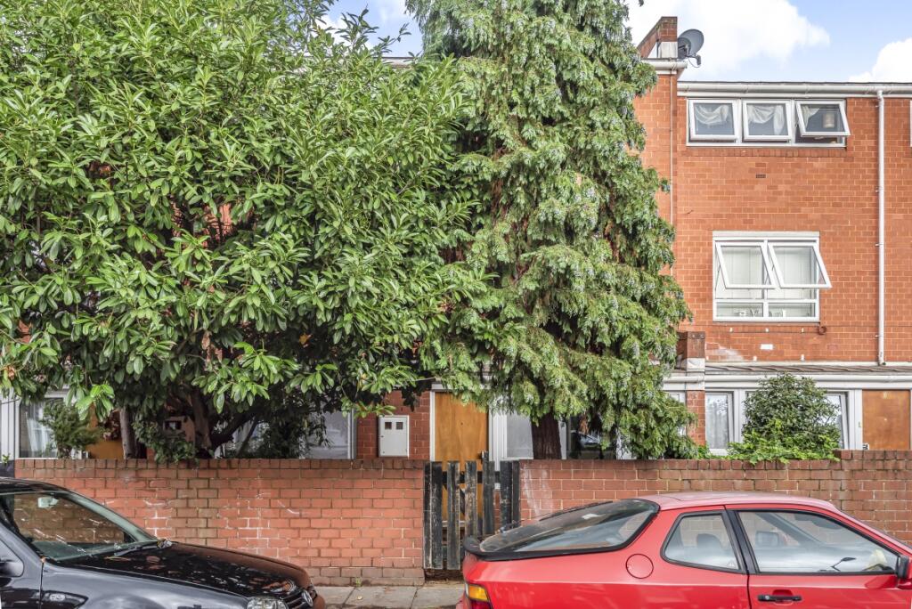 1 bed Mid Terraced House for rent in London. From Kinleigh Folkard & Hayward - Sales - Peckham Rye