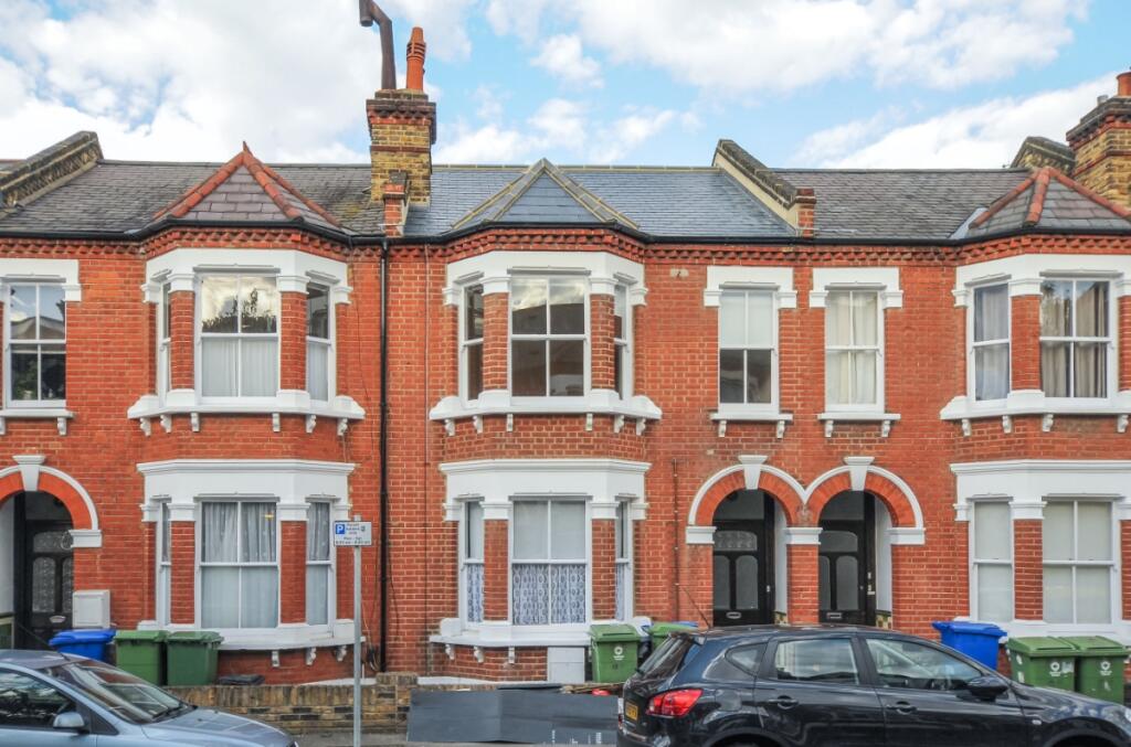 3 bed 1st Floor Flat for rent in London. From Kinleigh Folkard & Hayward - Sales - Peckham Rye