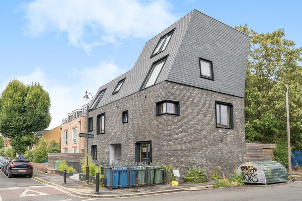 2 bed 1st Floor Flat for rent in London. From Kinleigh Folkard & Hayward - Sales - Peckham Rye
