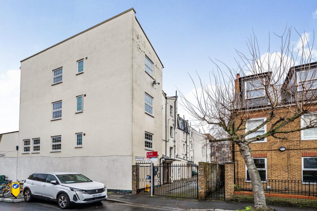 2 bed 1st Floor Flat for rent in London. From Kinleigh Folkard & Hayward - Sales - Peckham Rye