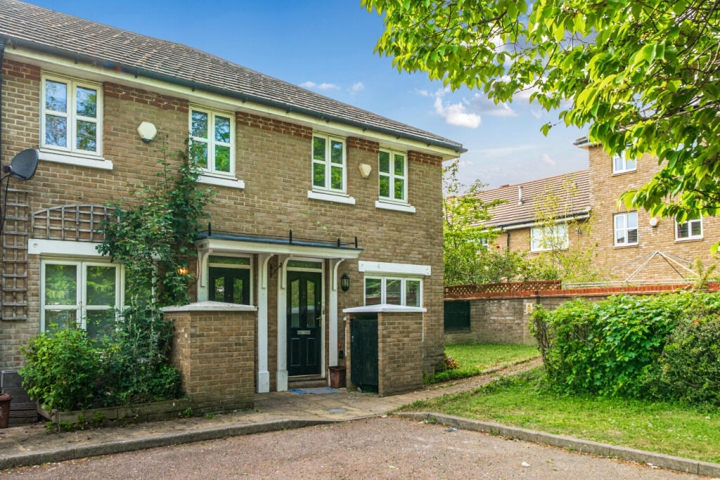 3 bed End of Terrace for rent in Camberwell. From Kinleigh Folkard & Hayward - Sales - Peckham Rye