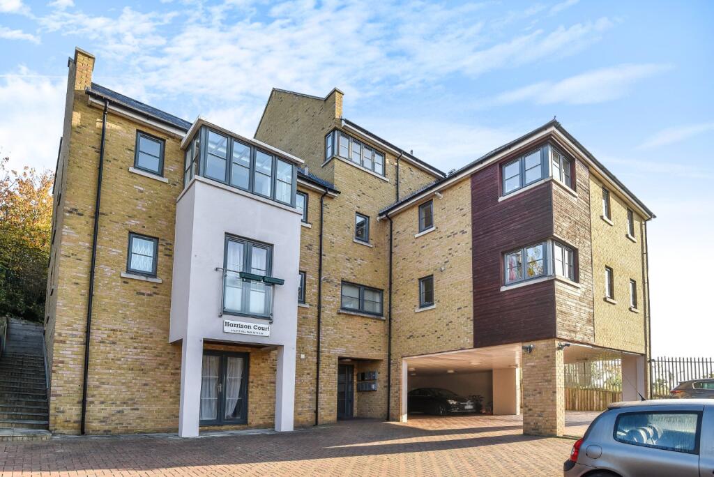 4 bed 1st Floor Flat for rent in London. From Kinleigh Folkard & Hayward - Sales - Peckham Rye
