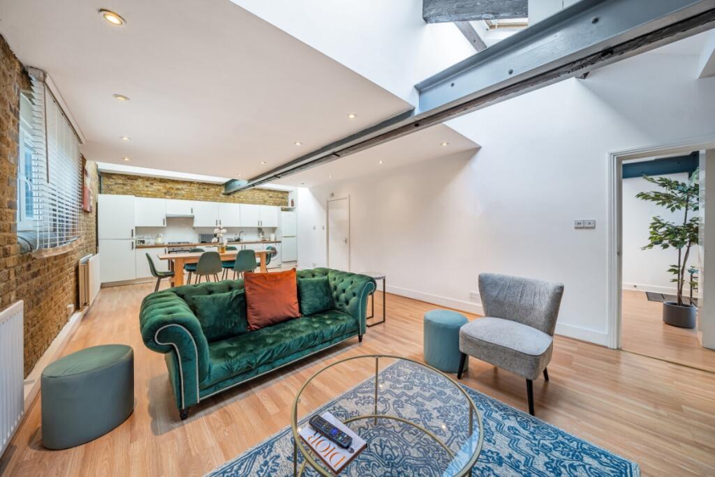 3 bed 1st Floor Flat for rent in Camberwell. From Kinleigh Folkard & Hayward - Sales - Peckham Rye 3 bed 1st Floor Flat for rent in Camberwell. From Kinleigh Folkard & Hayward - Sales - Peckham Rye