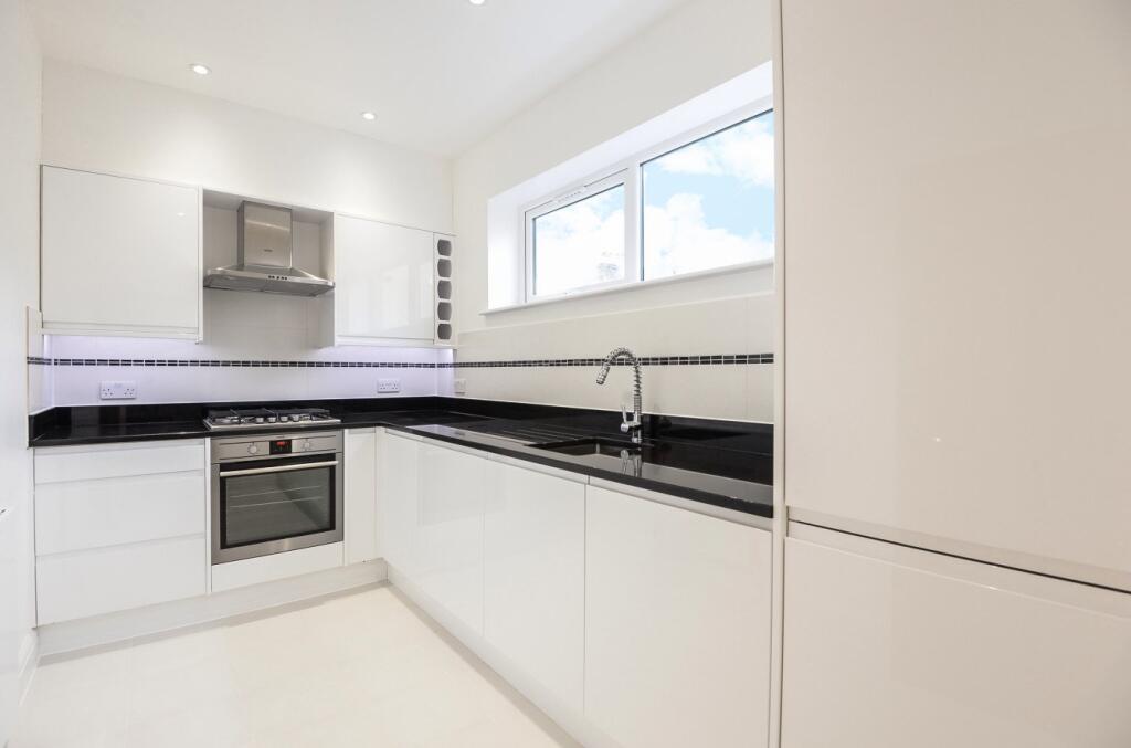 1 bed 1st Floor Flat for rent in Camberwell. From Kinleigh Folkard & Hayward - Sales - Peckham Rye