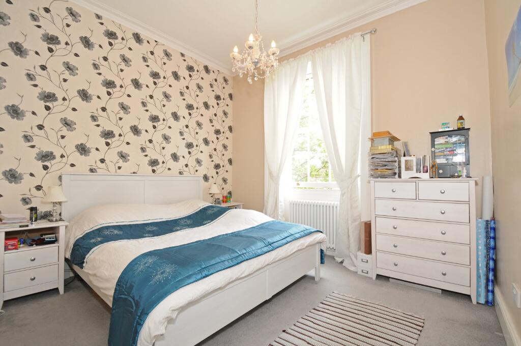 1 bed 1st Floor Flat for rent in Camberwell. From Kinleigh Folkard & Hayward - Sales - Peckham Rye