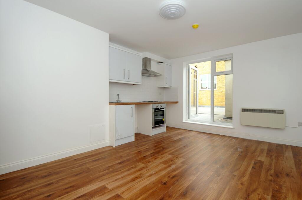 3 bed 1st Floor Flat for rent in Camberwell. From Kinleigh Folkard & Hayward - Sales - Peckham Rye 3 bed 1st Floor Flat for rent in Camberwell. From Kinleigh Folkard & Hayward - Sales - Peckham Rye