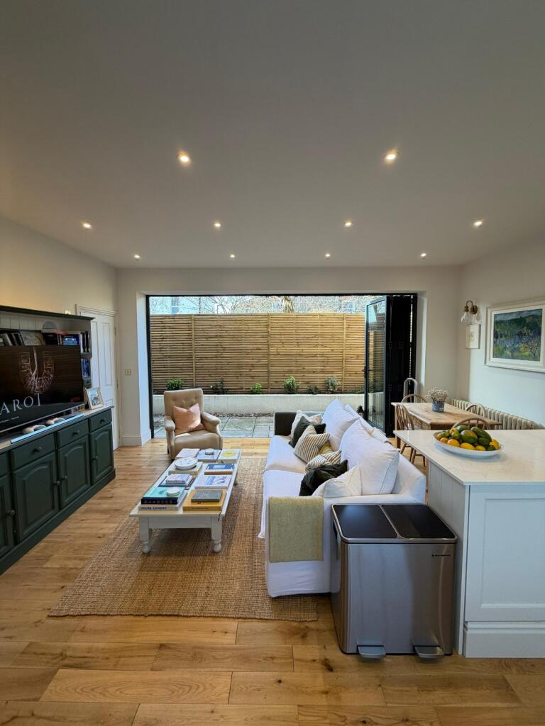 2 bed Detached for rent in London. From Kinleigh Folkard & Hayward - Sales - Peckham Rye