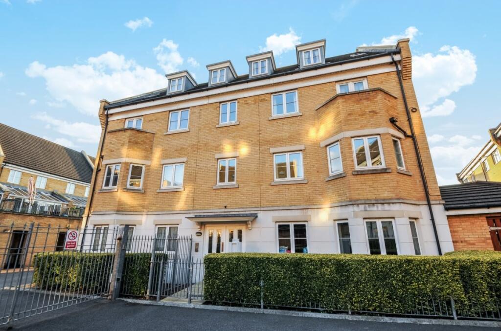3 bed 1st Floor Flat for rent in London. From Kinleigh Folkard & Hayward - Sales - Peckham Rye 3 bed 1st Floor Flat for rent in London. From Kinleigh Folkard & Hayward - Sales - Peckham Rye