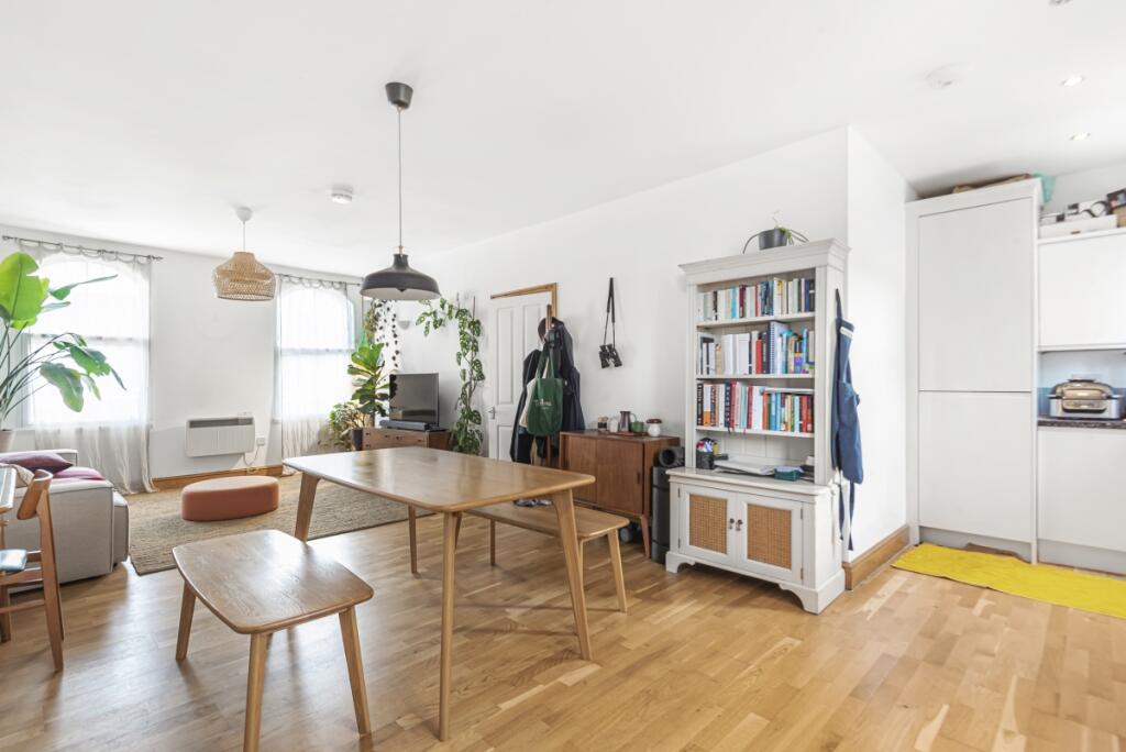 2 bed 1st Floor Flat for rent in London. From Kinleigh Folkard & Hayward - Sales - Peckham Rye