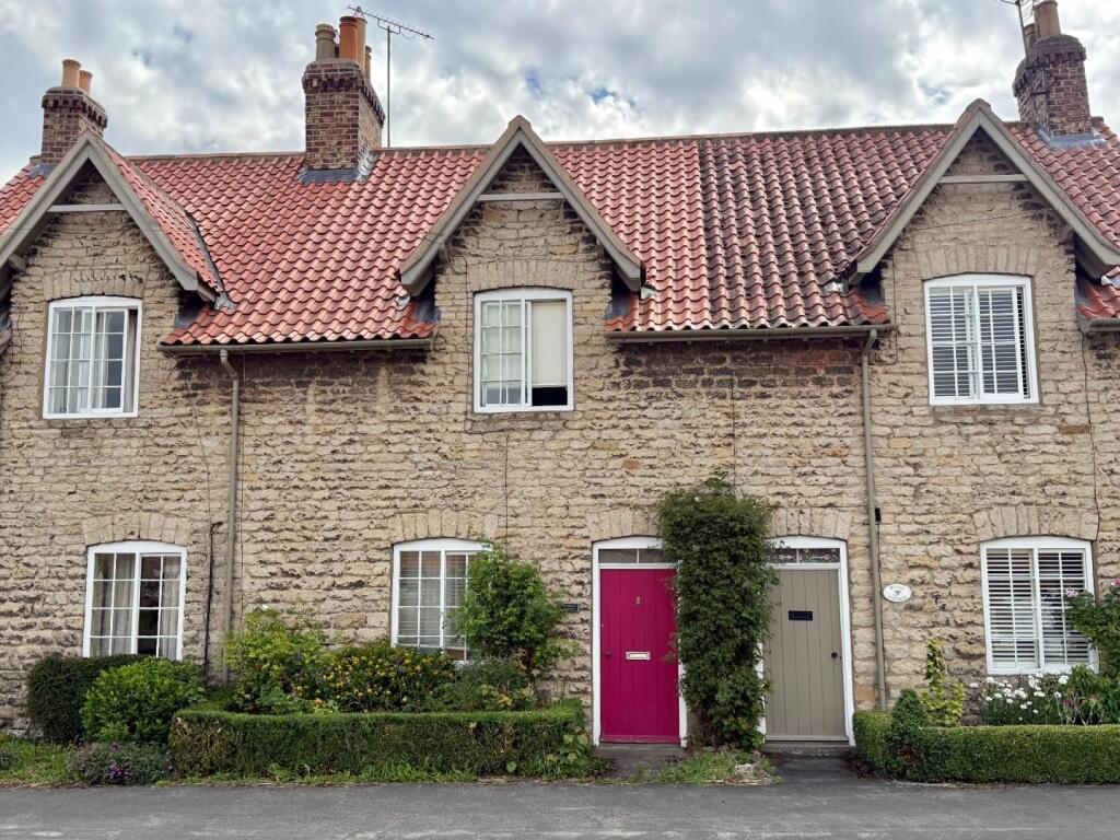 2 bed Mid Terraced House for rent in Hovingham. From Rounthwaite & Woodhead - Malton 2 bed Mid Terraced House for rent in Hovingham. From Rounthwaite & Woodhead - Malton
