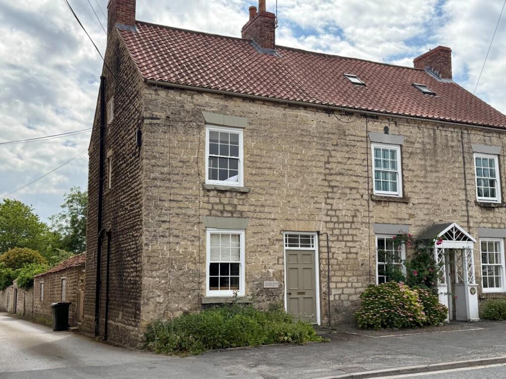 2 bed End of Terrace for rent in Hovingham. From Rounthwaite & Woodhead - Malton 2 bed End of Terrace for rent in Hovingham. From Rounthwaite & Woodhead - Malton