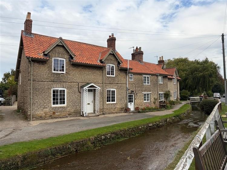 3 bed End of Terrace for rent in Hovingham. From Rounthwaite & Woodhead - Malton 3 bed End of Terrace for rent in Hovingham. From Rounthwaite & Woodhead - Malton