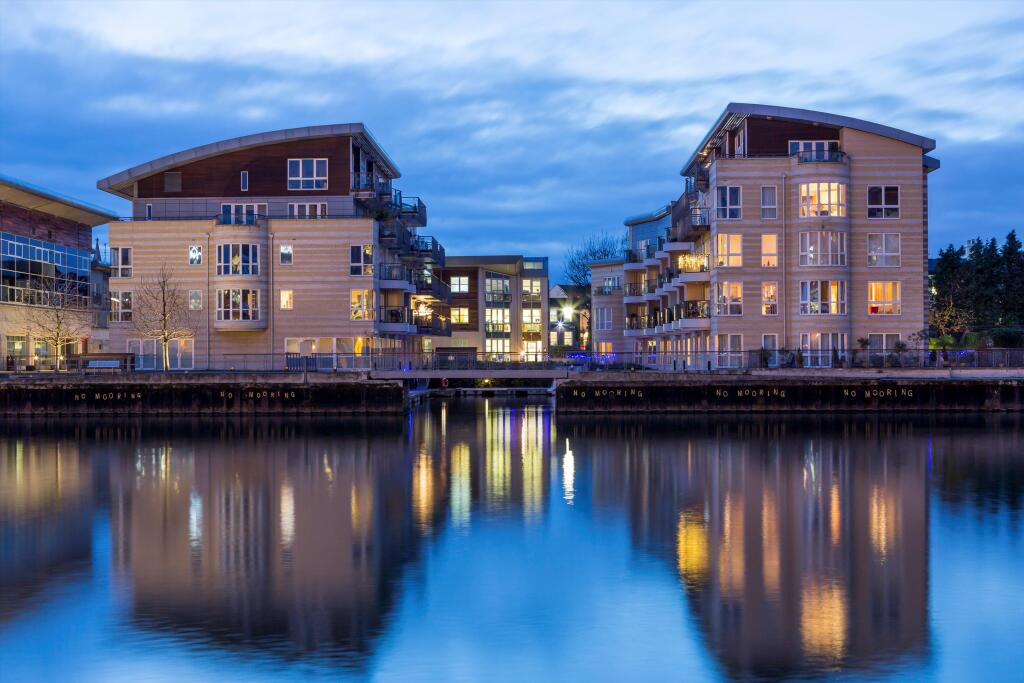 2 bed 1st Floor Flat for rent in Kingston upon Thames. From Knight Frank - Esher