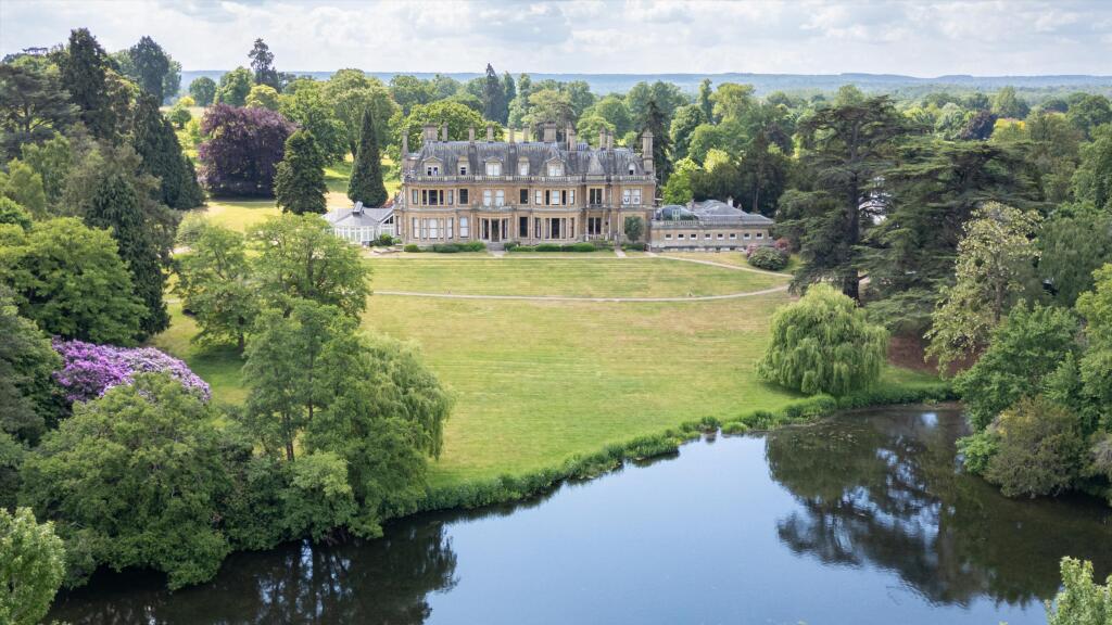 3 bed 1st Floor Flat for rent in Downside. From Knight Frank - Esher