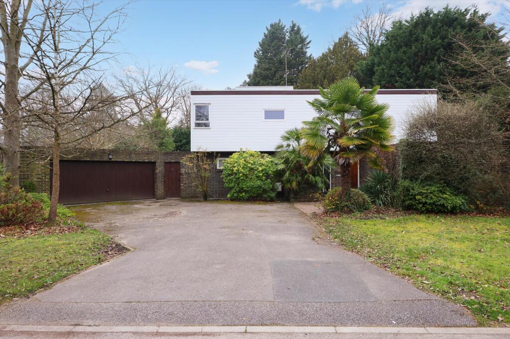 5 bed Detached for rent in Burwood Park. From Knight Frank - Esher 5 bed Detached for rent in Burwood Park. From Knight Frank - Esher