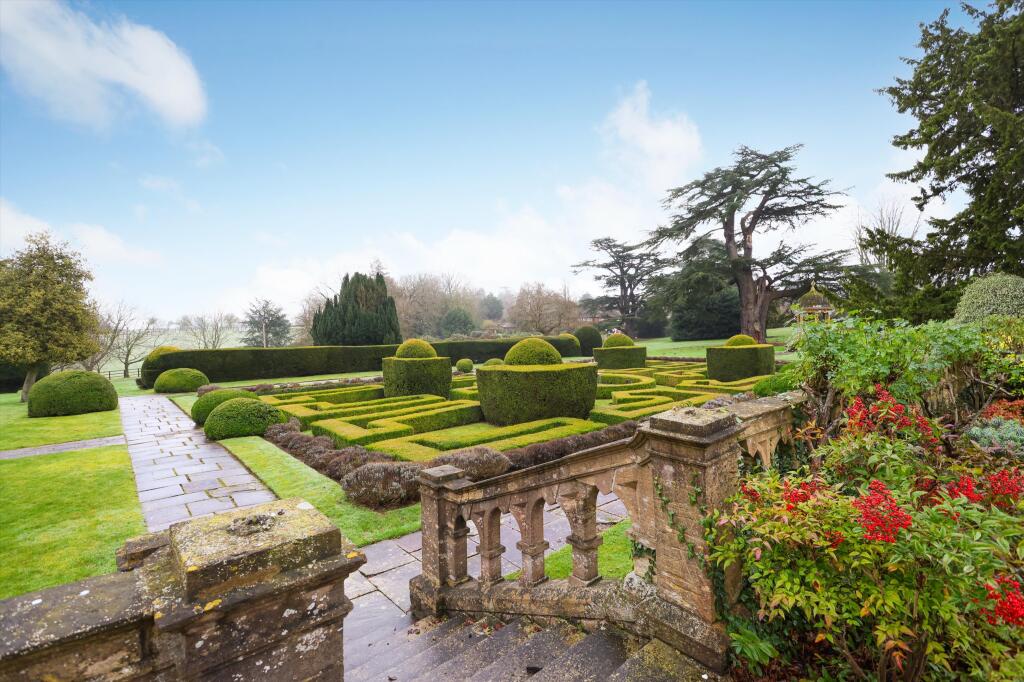 3 bed 1st Floor Flat for rent in Hatchford. From Knight Frank - Esher