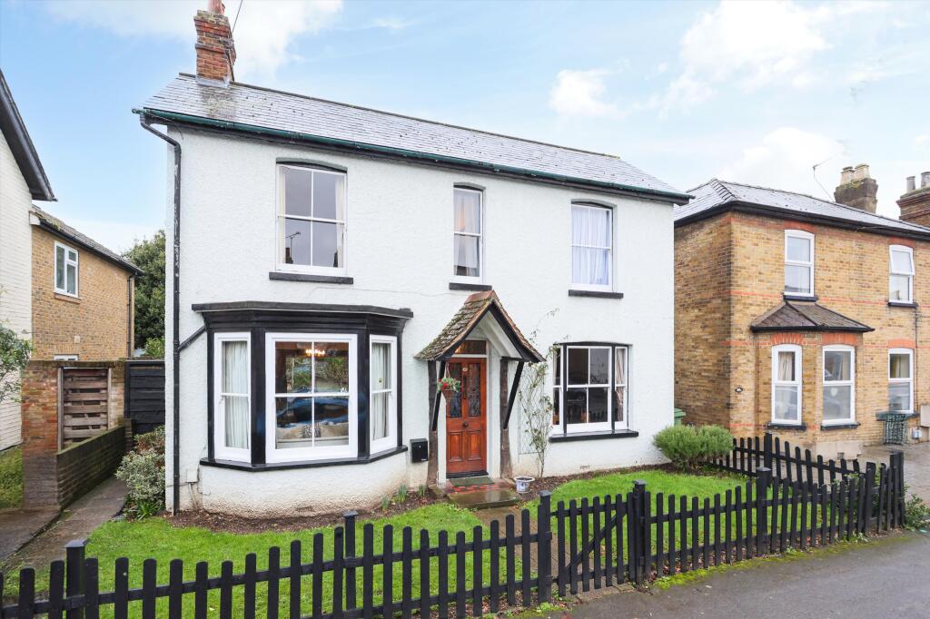 4 bed Detached for rent in Burwood Park. From Knight Frank - Esher 4 bed Detached for rent in Burwood Park. From Knight Frank - Esher