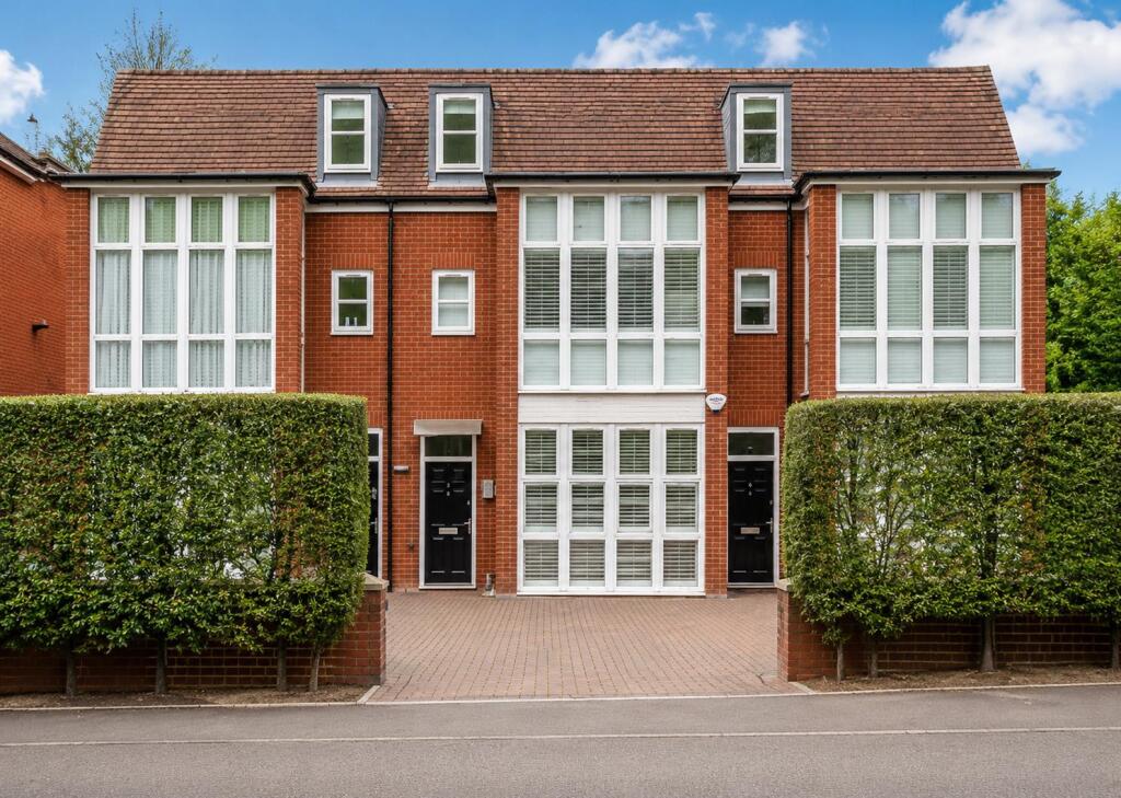 4 bed Mid Terraced House for rent in Weybridge. From Knight Frank - Esher