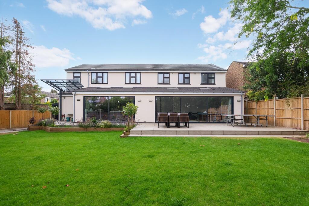 4 bed Detached for rent in Claygate. From Knight Frank - Esher 4 bed Detached for rent in Claygate. From Knight Frank - Esher