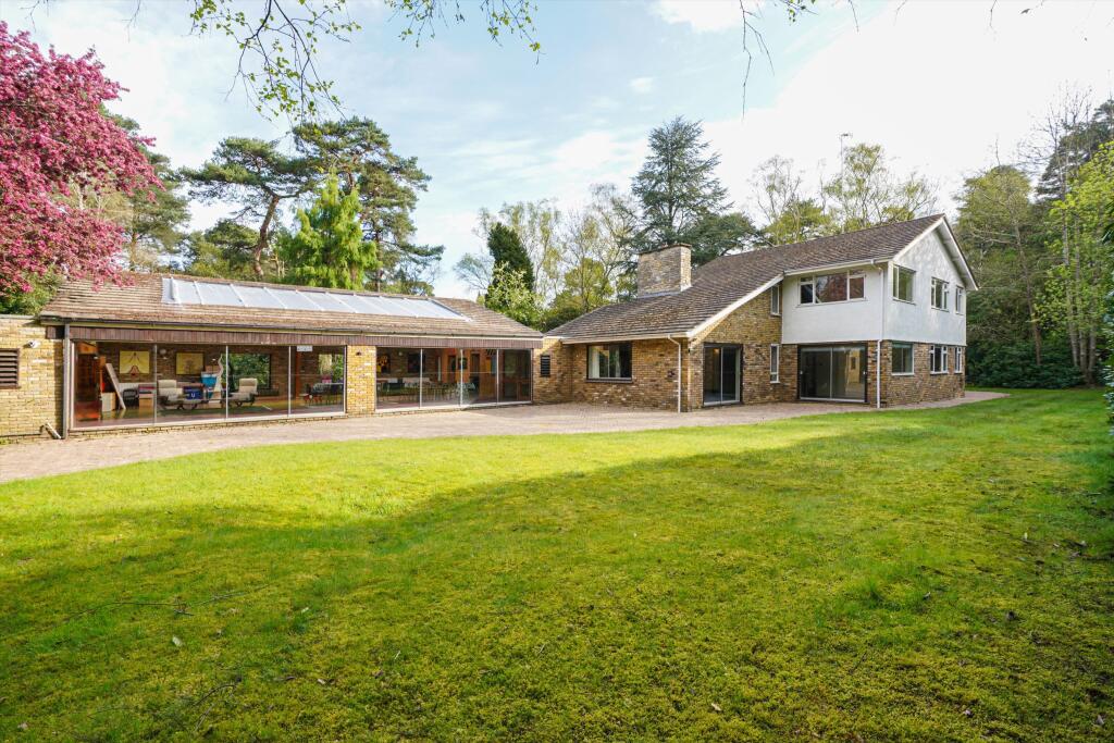 5 bed Detached for rent in Weybridge. From Knight Frank - Esher 5 bed Detached for rent in Weybridge. From Knight Frank - Esher