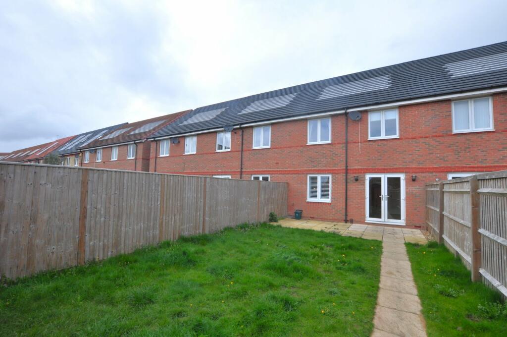 4 bed Mid Terraced House for rent in West Bedfont. From Oasis Estate Agents