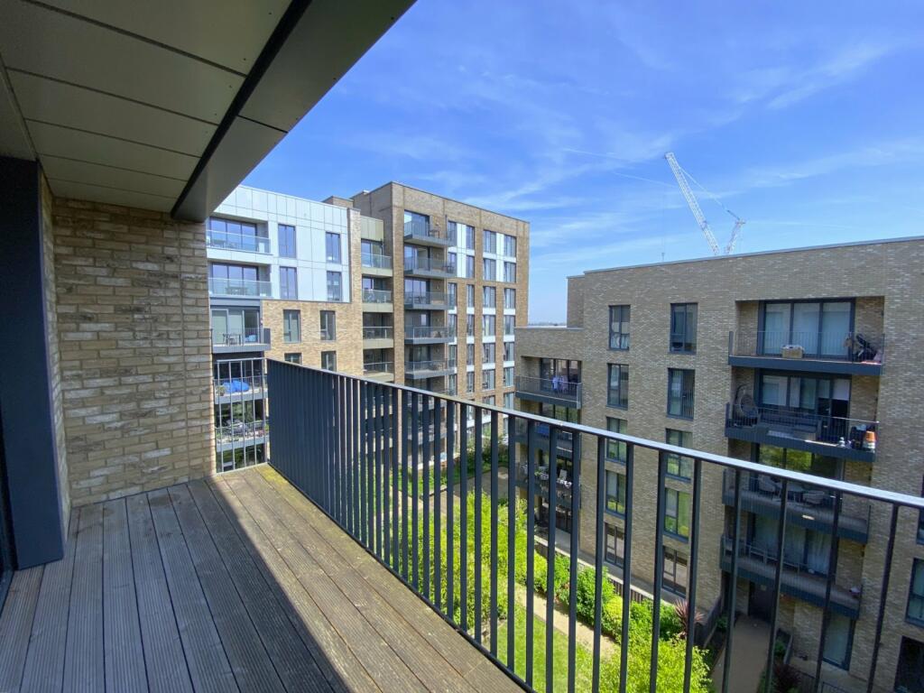 2 bed Apartment for rent in Staines-upon-Thames. From Oasis Estate Agents