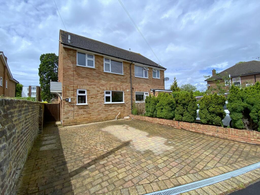 3 bed Semi-Detached House for rent in Staines-upon-Thames. From Oasis Estate Agents