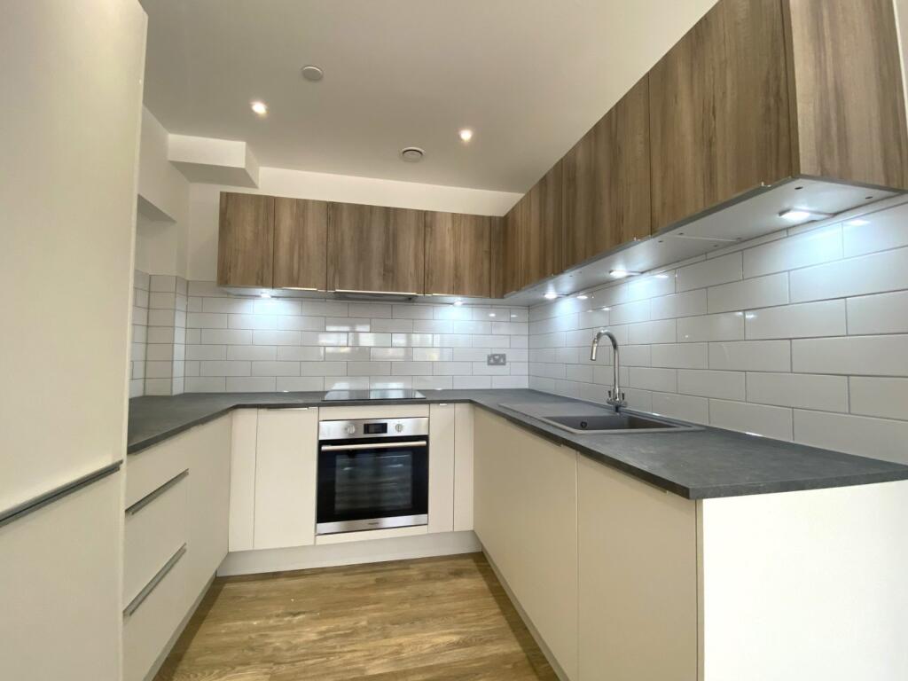 2 bed Duplex for rent in Staines-upon-Thames. From Oasis Estate Agents - Staines-upon-Thames