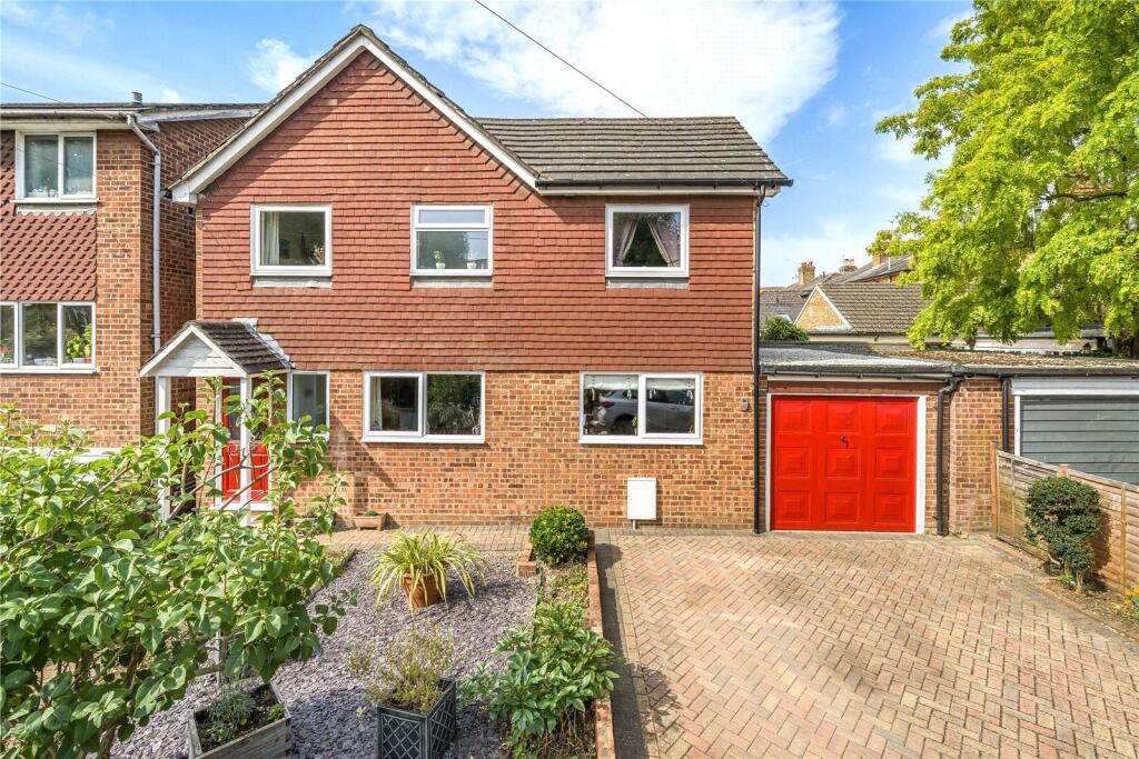 4 bed Detached for rent in Staines-upon-Thames. From Oasis Estate Agents - Staines-upon-Thames 4 bed Detached for rent in Staines-upon-Thames. From Oasis Estate Agents - Staines-upon-Thames