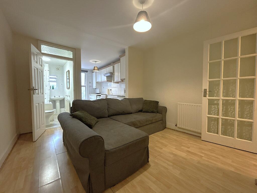 1 bed Annexe for rent in Staines-upon-Thames. From Oasis Estate Agents - Staines-upon-Thames 1 bed Annexe for rent in Staines-upon-Thames. From Oasis Estate Agents - Staines-upon-Thames