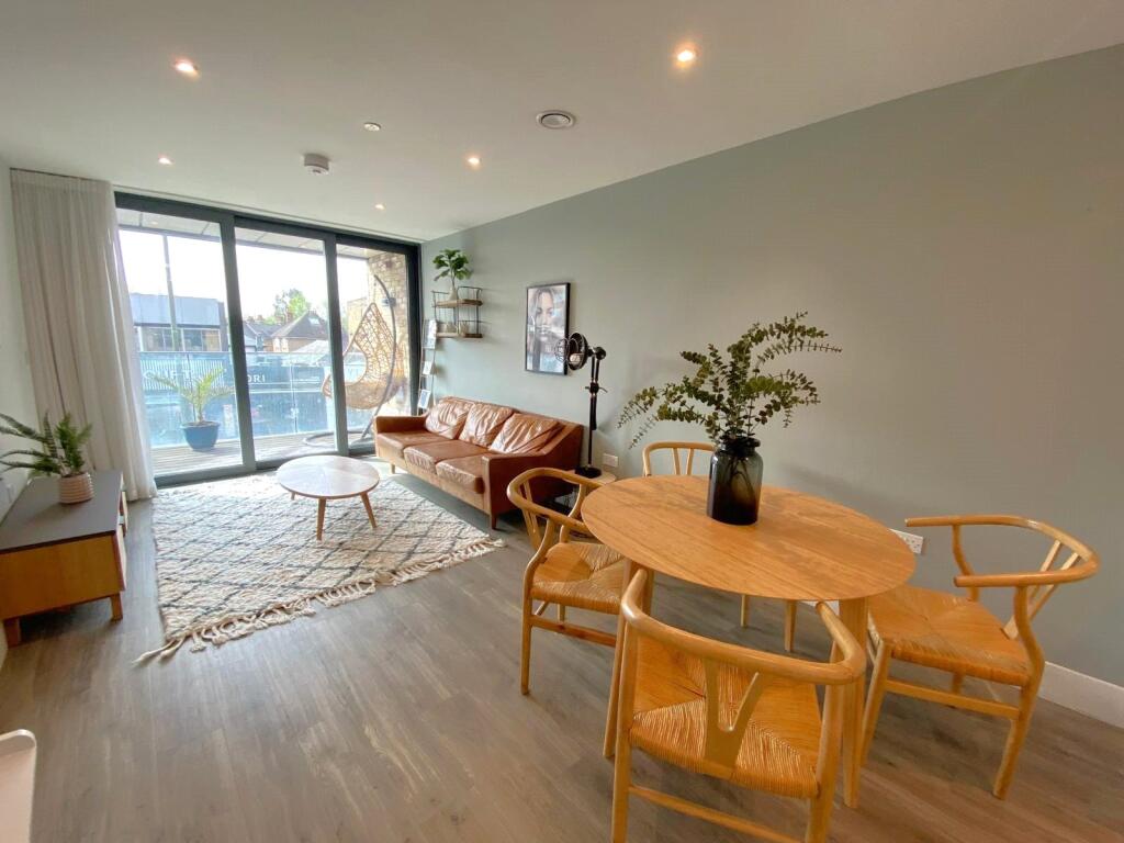 2 bed Apartment for rent in Staines-upon-Thames. From Oasis Estate Agents - Staines-upon-Thames